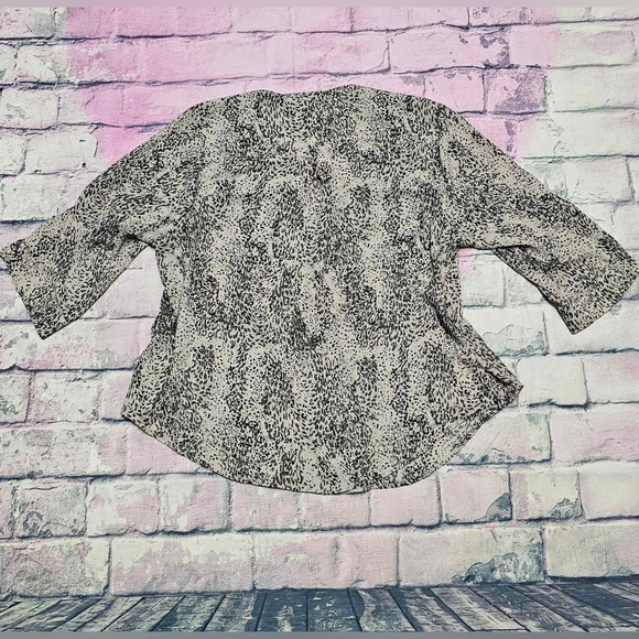 Torrid 3/4 sleeve blouse - Picture 5 of 5